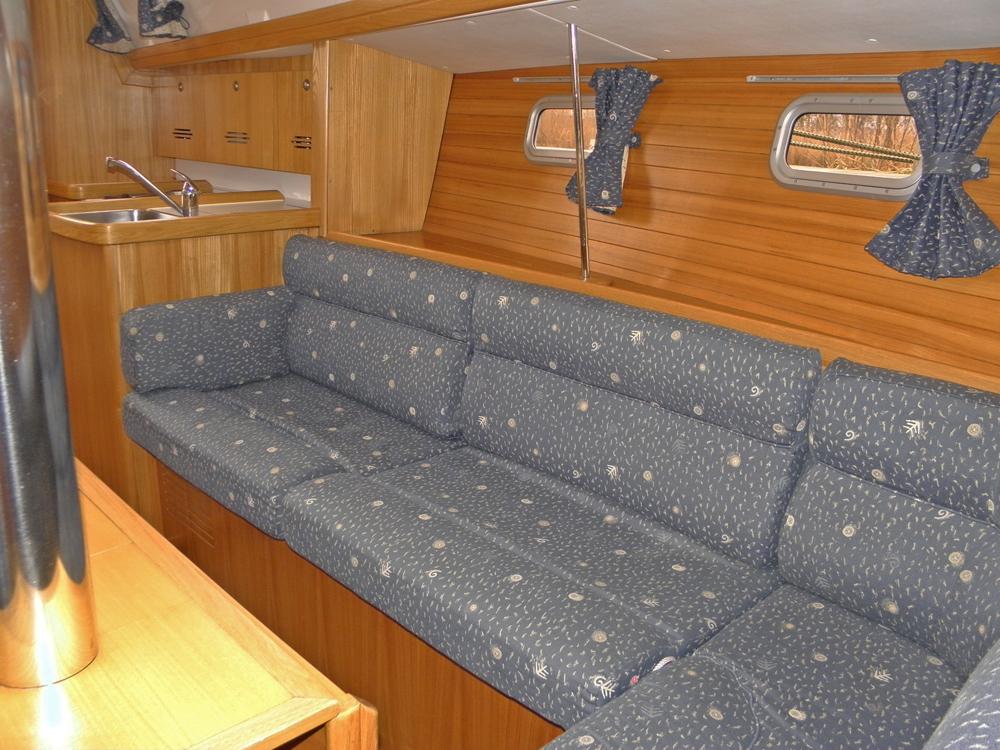 Saloon, Accommodation